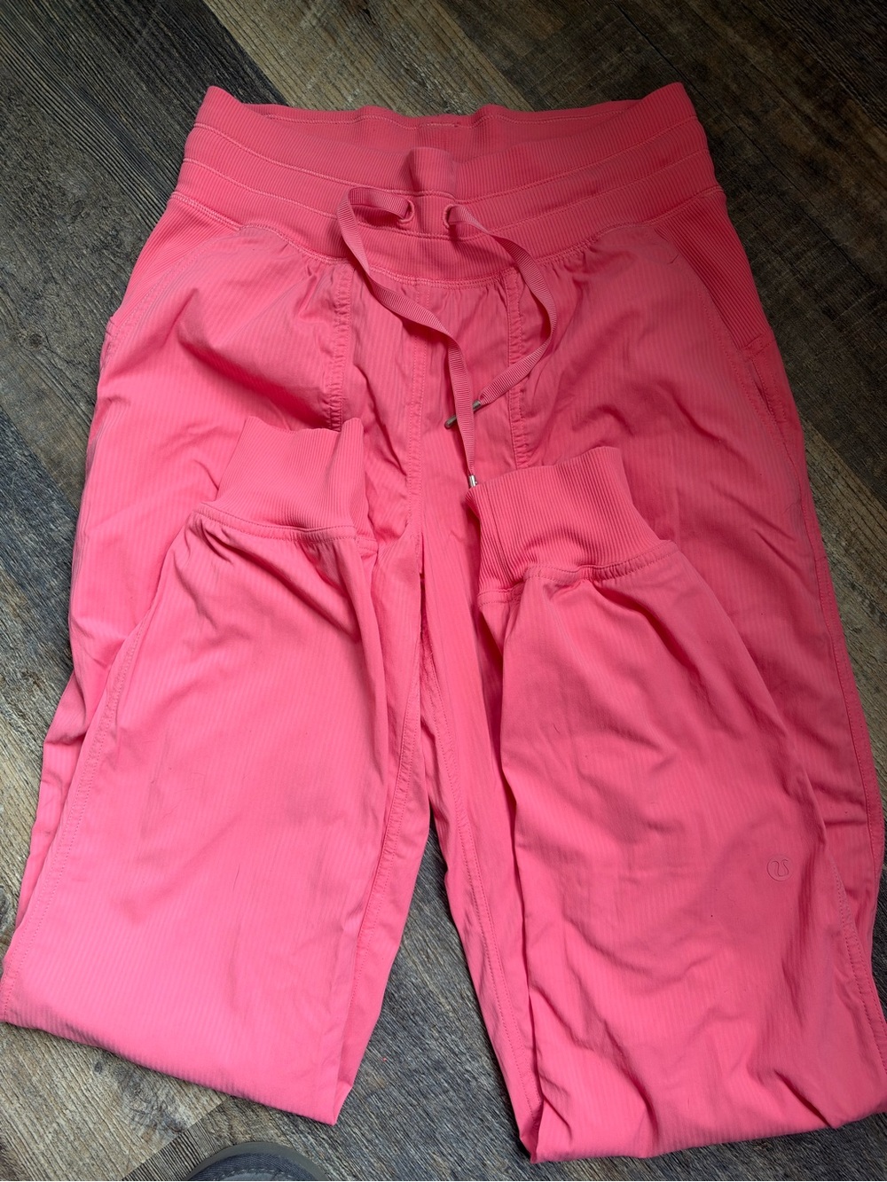 Lulu lemon pink joggers with pockets. Size 2.